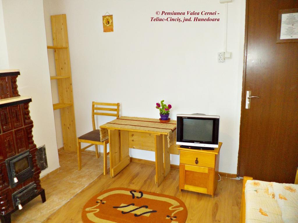 Pensiunea Valea Cernei Teliucu Inferior Zimmer foto